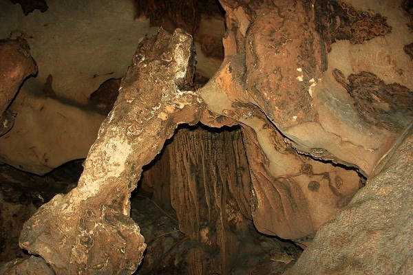 trung trang cave cat ba island prehistoric evidence